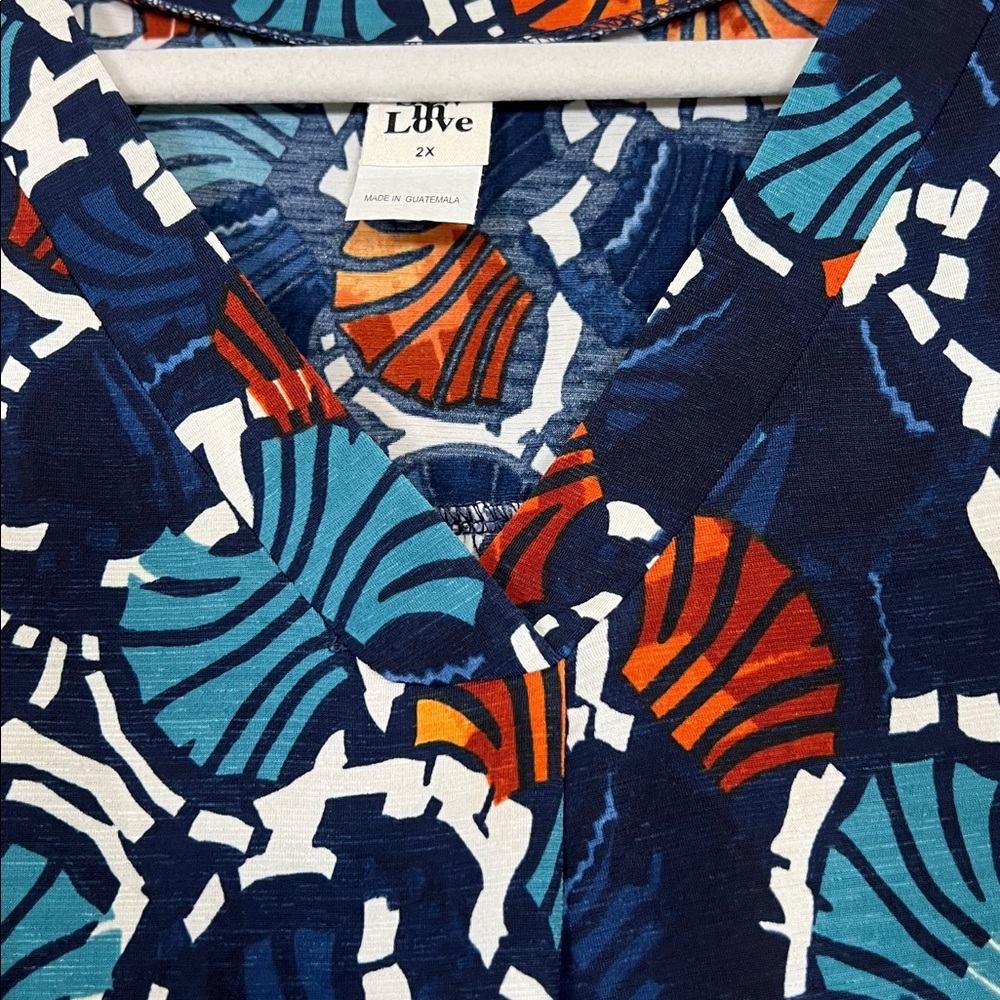 Blue abstract seashell print blouse, size 2X - Picture 6 of 7